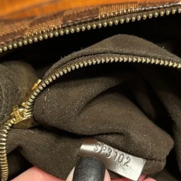 LOUIS VUITTON Portobello Bag - Picture 4 of 13